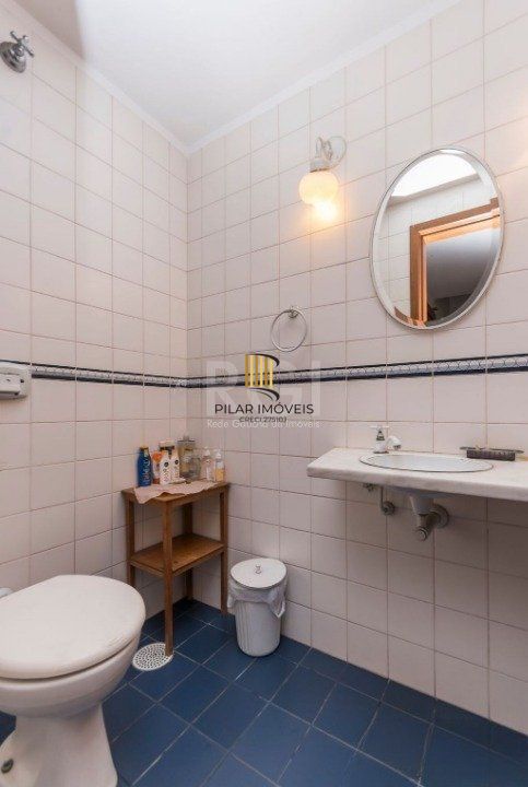 Casa para Venda - 247m², 4 dormitórios, sendo 1 suites, 5 vagas - Glória