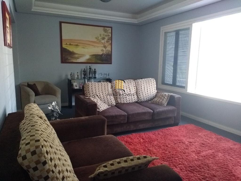 Casa para Venda - 249.86m², 3 dormitórios, sendo 1 suites, 4 vagas - Medianeira
