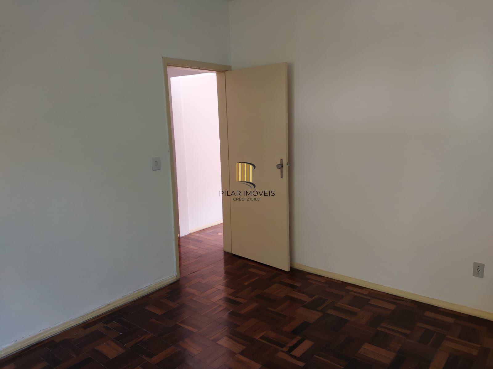 Apartamento de frente com 2 dormitórios para venda no bairro Jardim Botânico em Porto Alegre/RS.