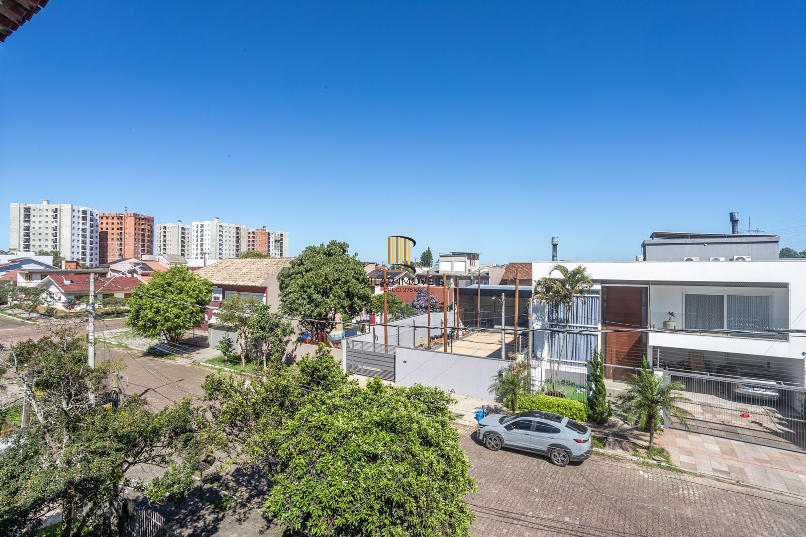 Casa 4 dormitórios no bairro Igara