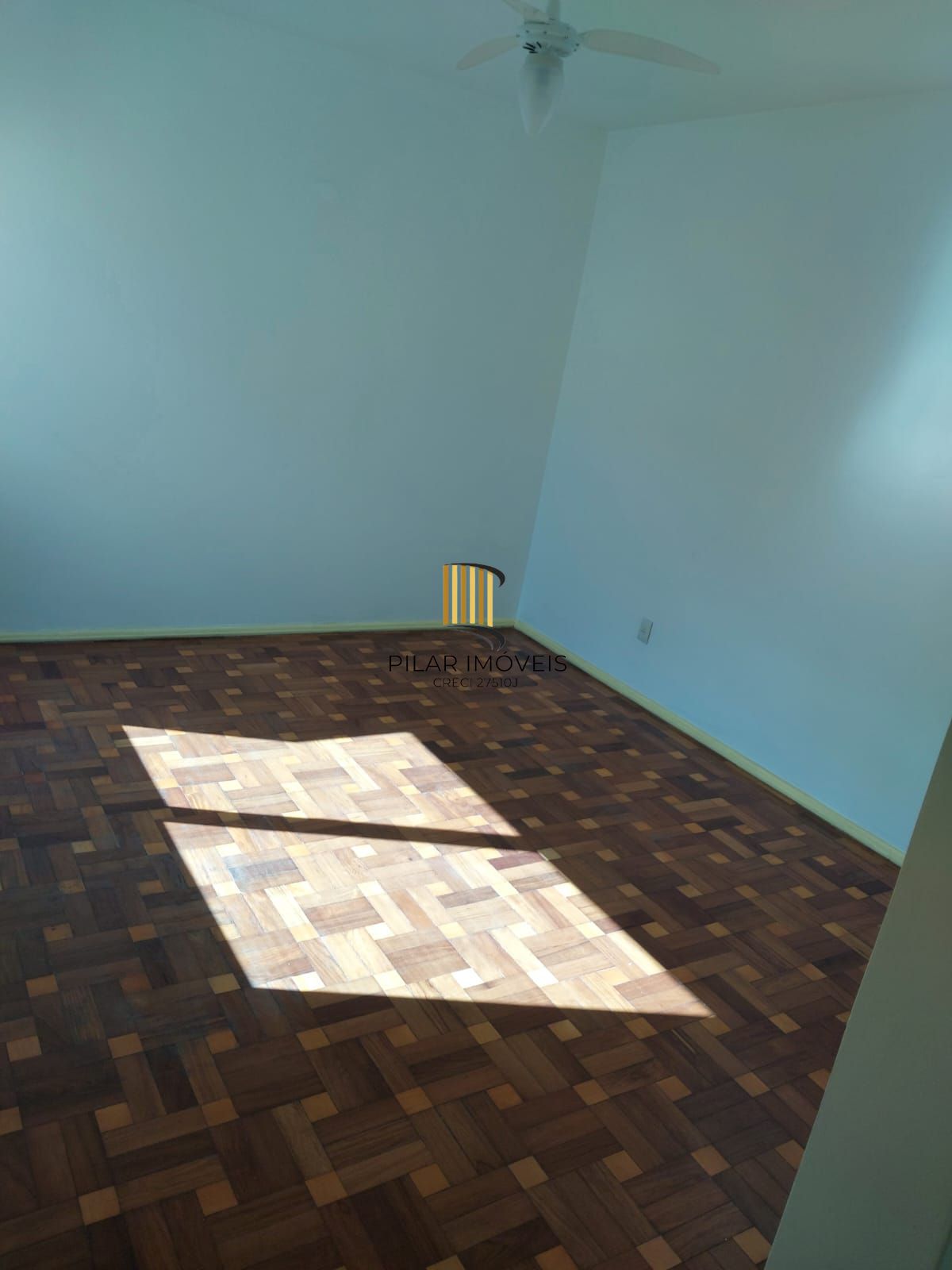 Apartamento de frente com 2 dormitórios para venda no bairro Jardim Botânico em Porto Alegre/RS.