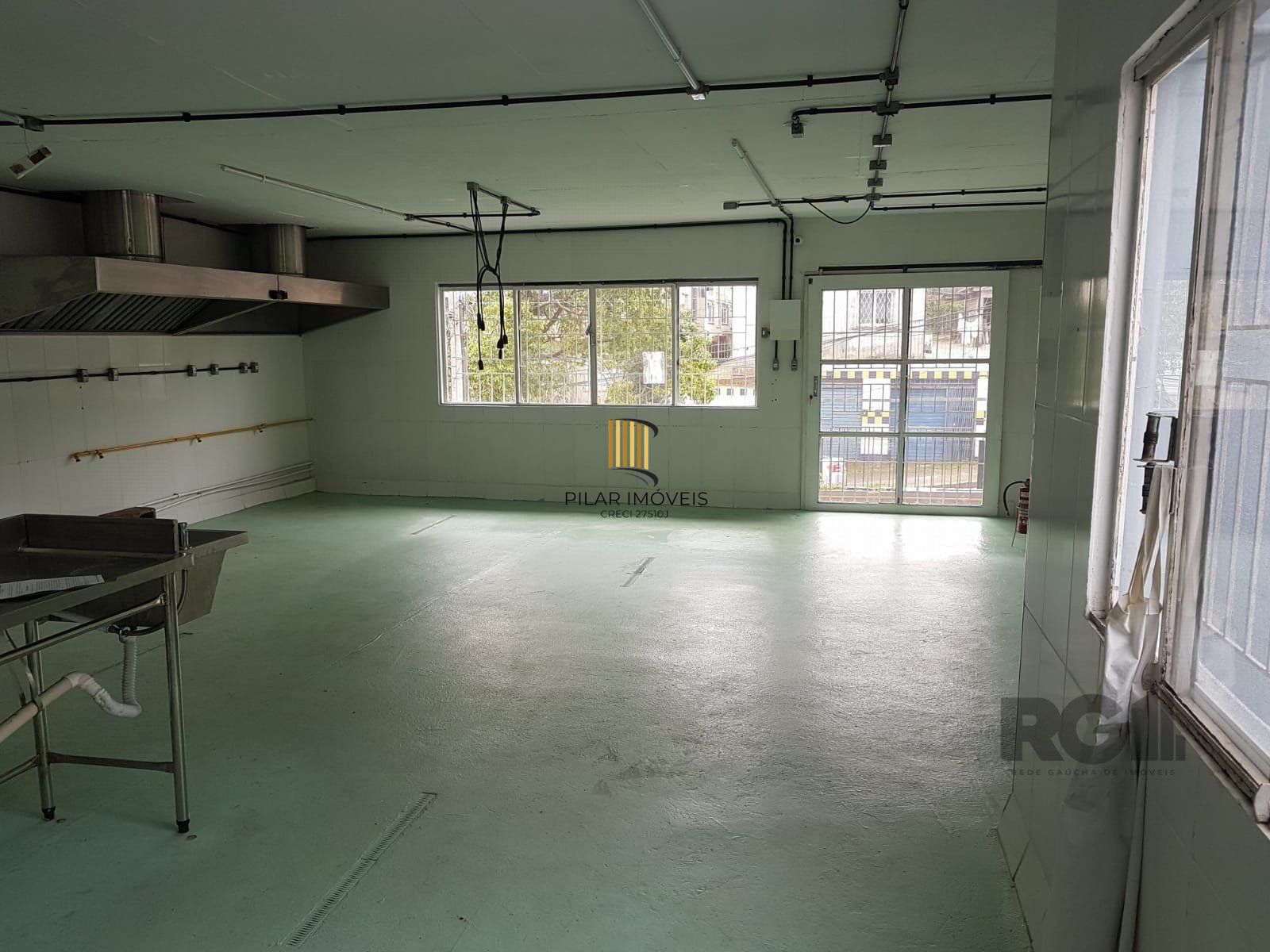 Casa Comercial no bairro Medianeira