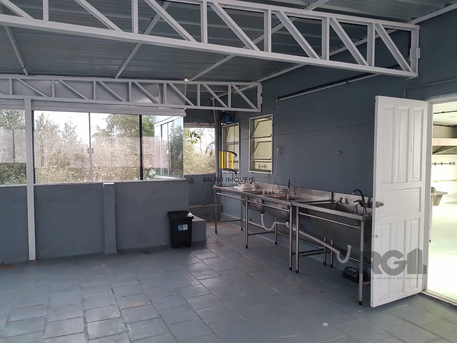 Casa Comercial no bairro Medianeira