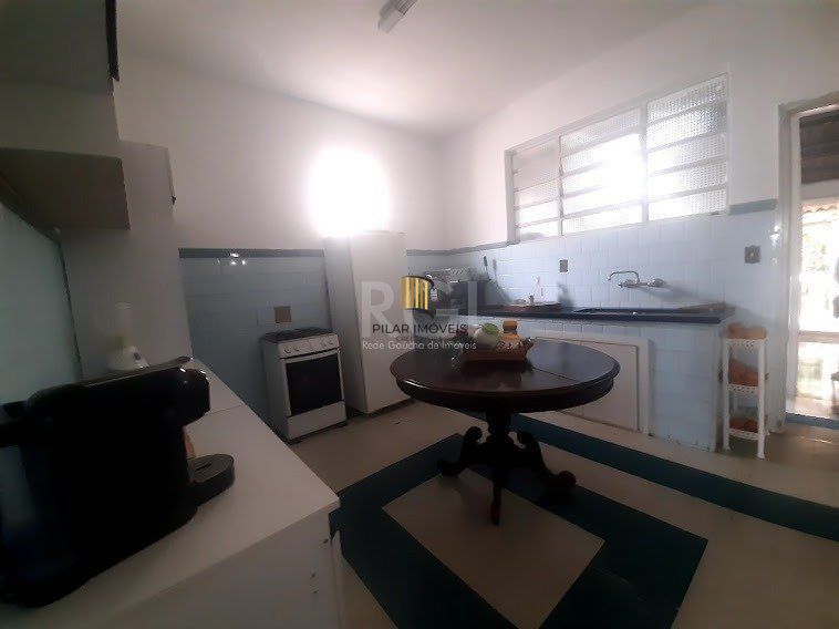 Casa para Venda - 243m², 3 dormitórios, 5 vagas - Medianeira