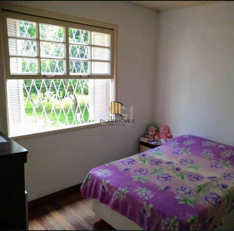 CASA EM 2 TERRENOS NO BAIRRO MEDIANEIRA