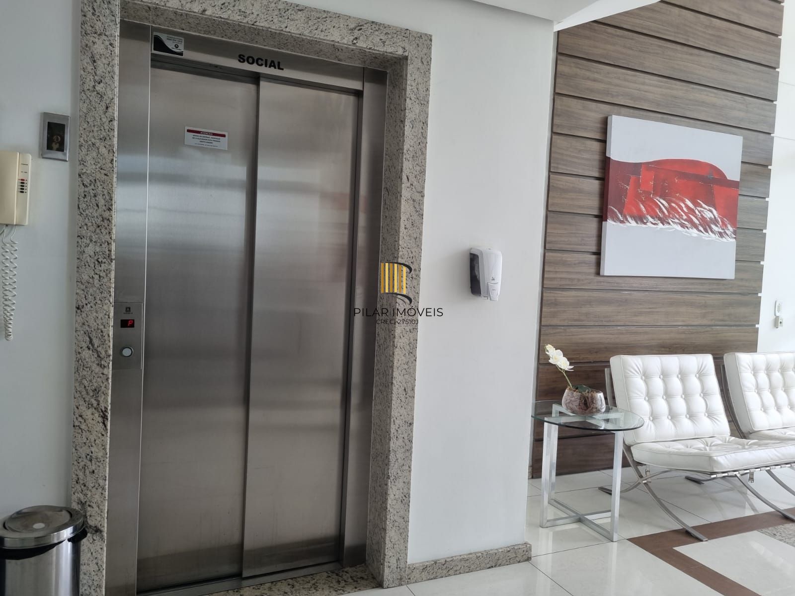 Apartamento de 2 dormitórios com vaga no Bairro Santana