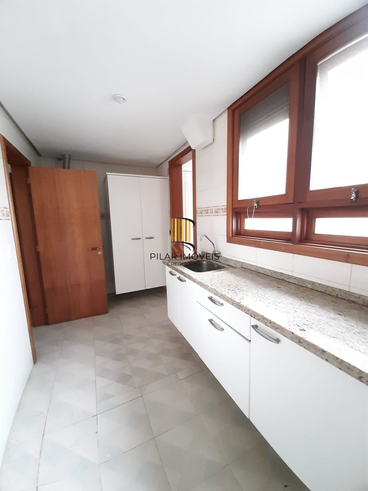 Apartamento para Venda - 181.63m², 3 dormitórios, sendo 1 suites, 2 vagas - Menino Deus