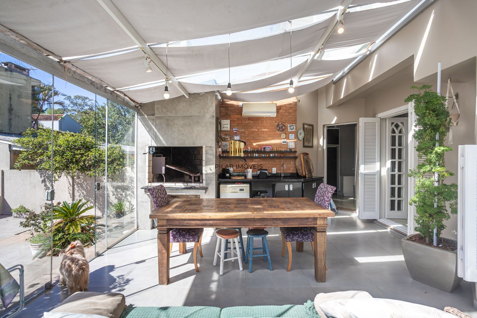 Casa 4 dormitórios no bairro Igara