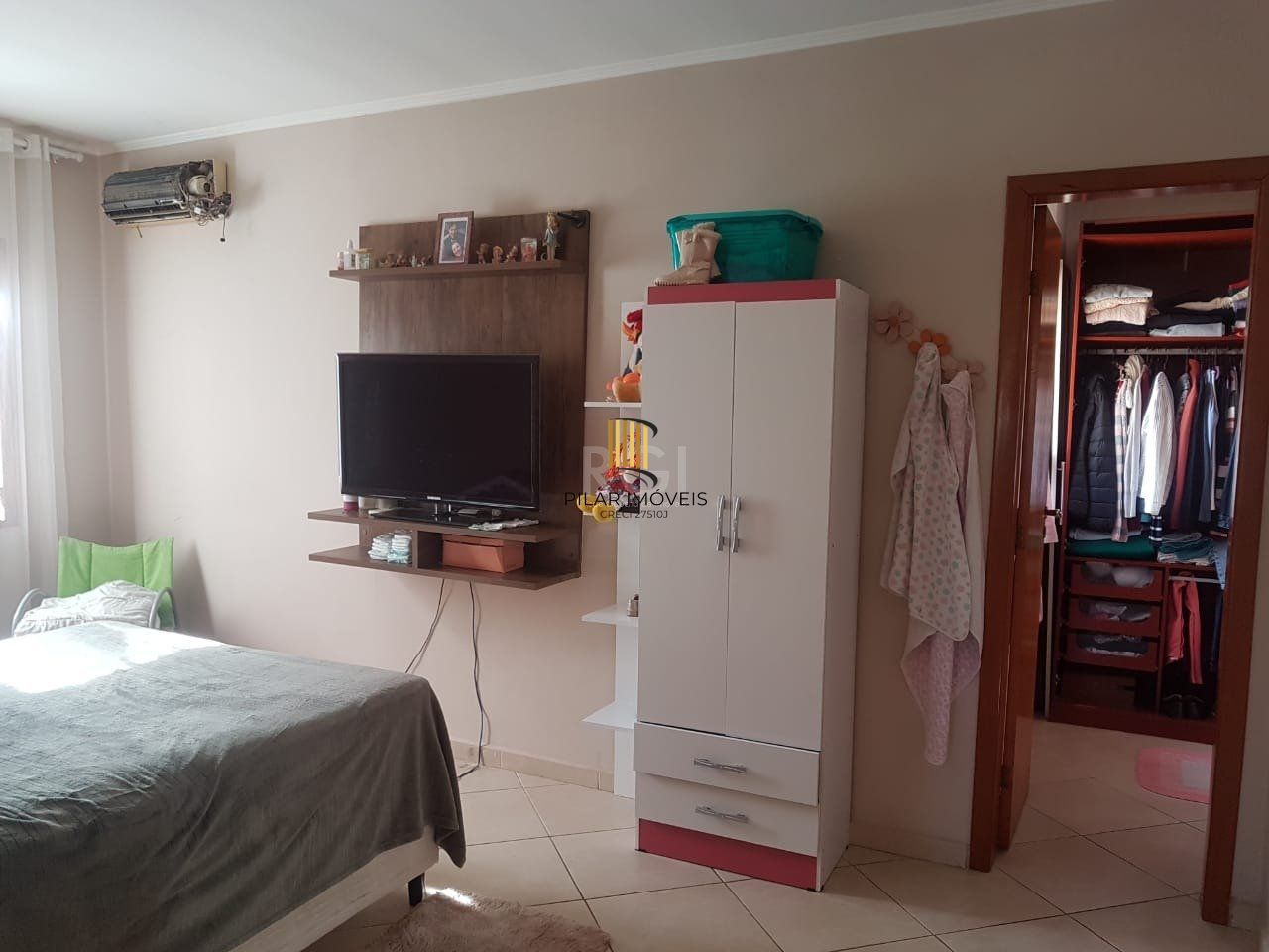 Casa para Venda - 300m², 4 dormitórios, sendo 1 suites, 2 vagas - Glória