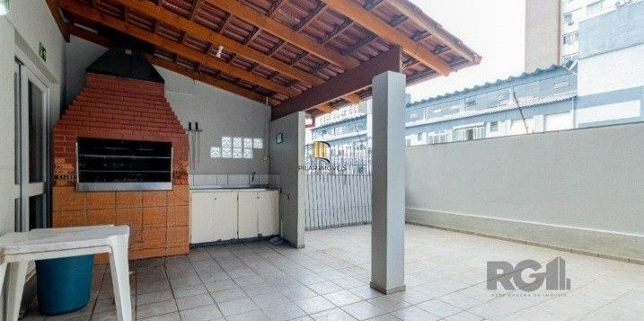 Apartamento de 2 dormitórios com vaga de garagem e sacada no Bairro Santana