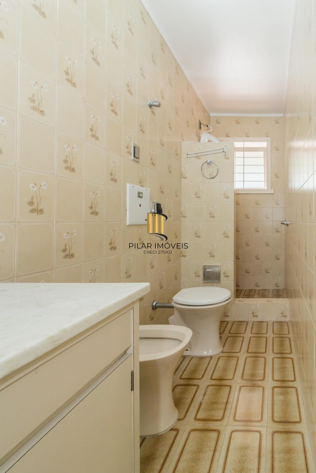 Casa para Venda - 250m², 4 dormitórios, sendo 1 suites, 3 vagas - Menino Deus