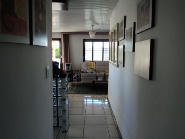 Casa para Venda - 450m², 3 dormitórios, 1 vaga - Floresta