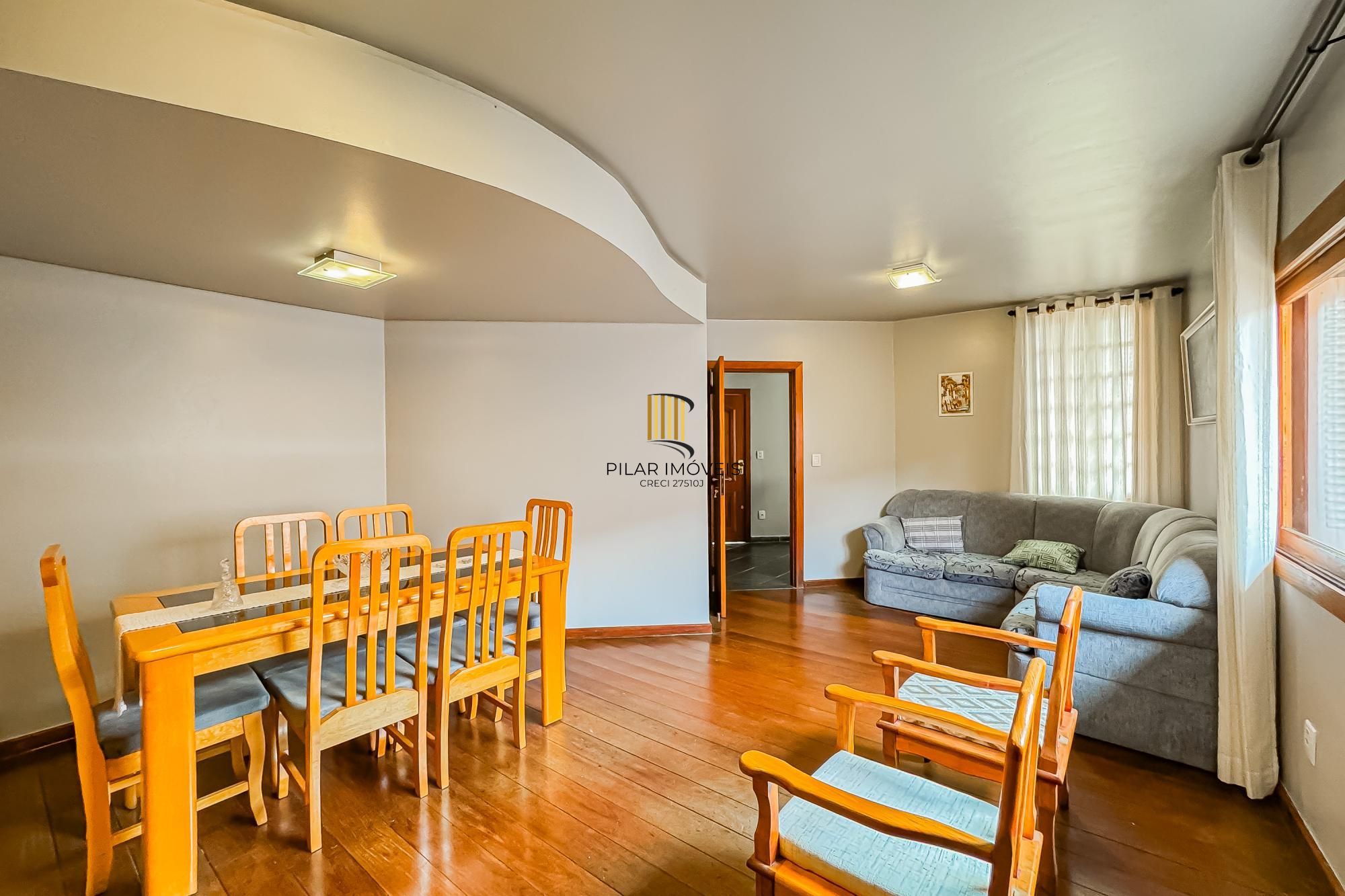 Casa de 3 dormitórios, suíte, 3 banheiros para venda em excelente localização no bairro Chácara das Pedras em Porto Alegre/RS. - Pilar Imóveis