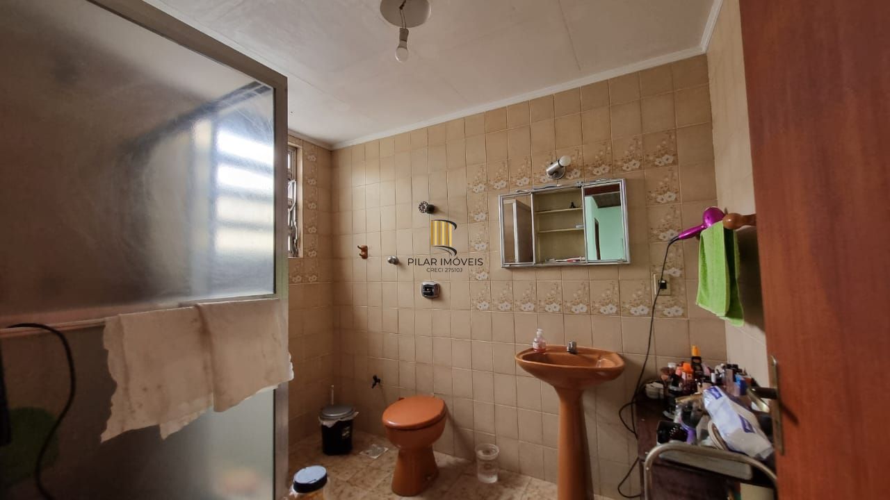 Casa estilo sobrado para venda de 3 dormitórios  com  2 vagas de garagem no bairro Cidade Baixa em Porto Alegre/RS.