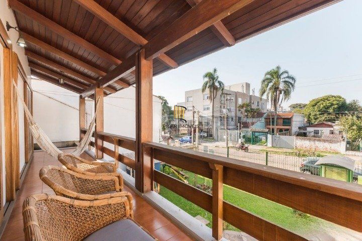 Casa para Venda - 247m², 4 dormitórios, sendo 1 suites, 5 vagas - Glória