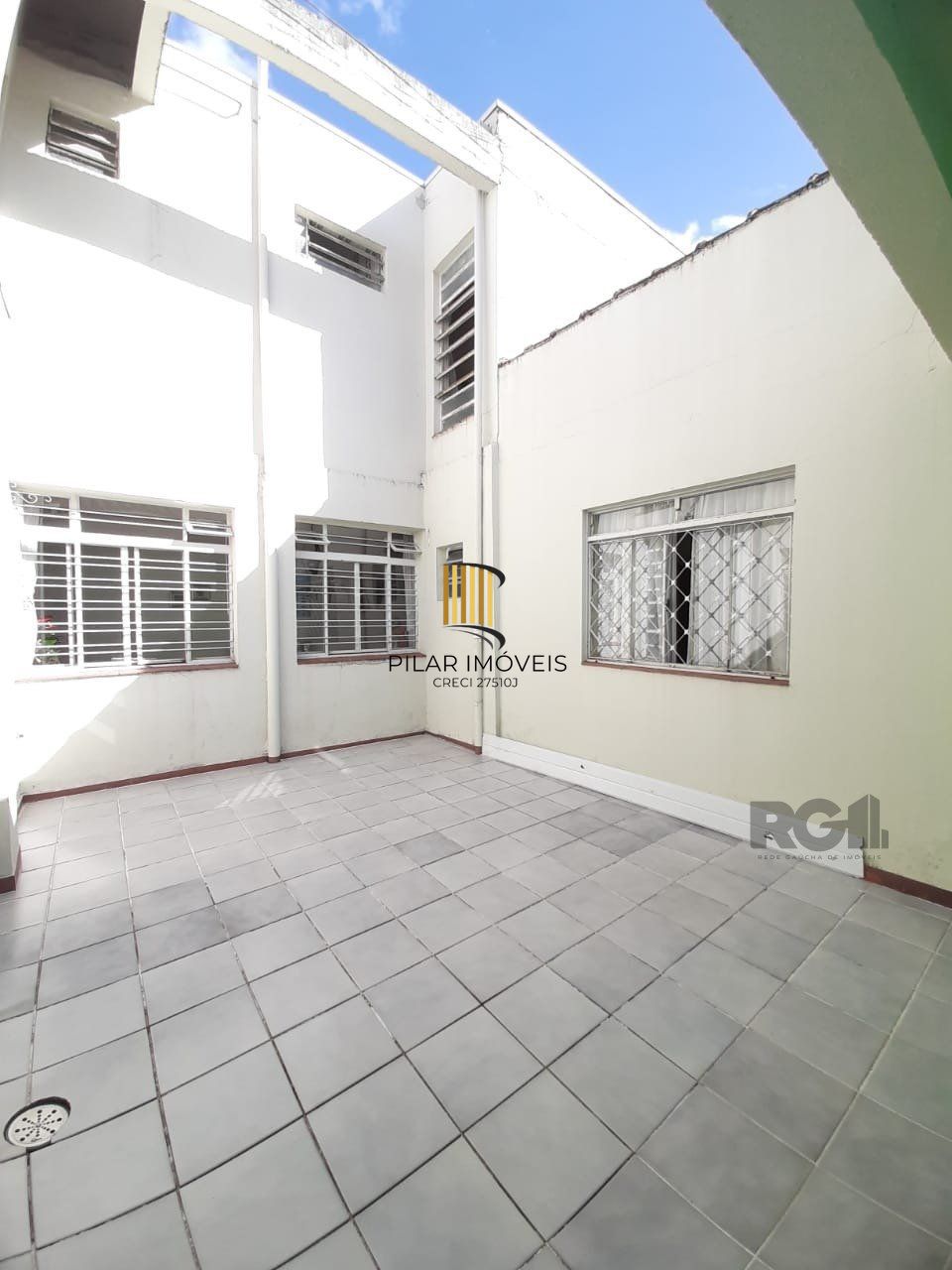 Casa 4 dormitórios no bairro Santana