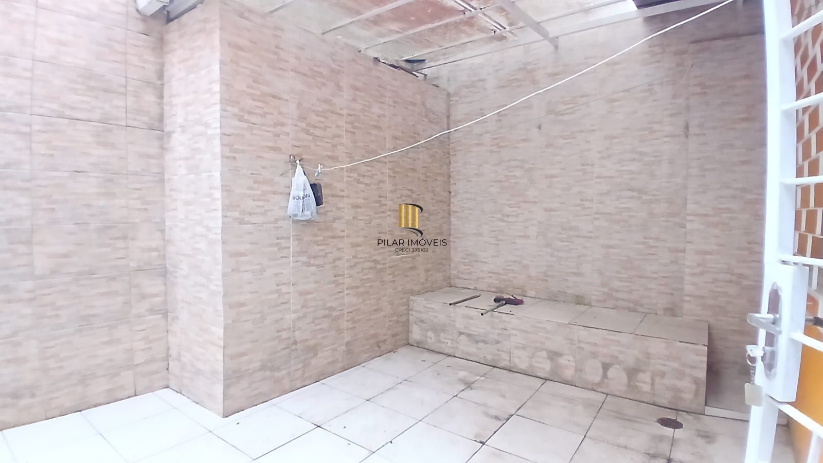 Apartamento de 02 dormitórios no bairro Jardim Botânico.