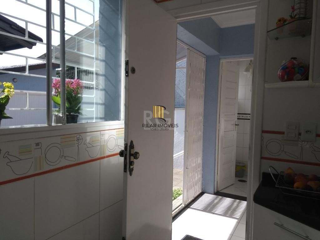 Casa para Venda - 249.86m², 3 dormitórios, sendo 1 suites, 4 vagas - Medianeira