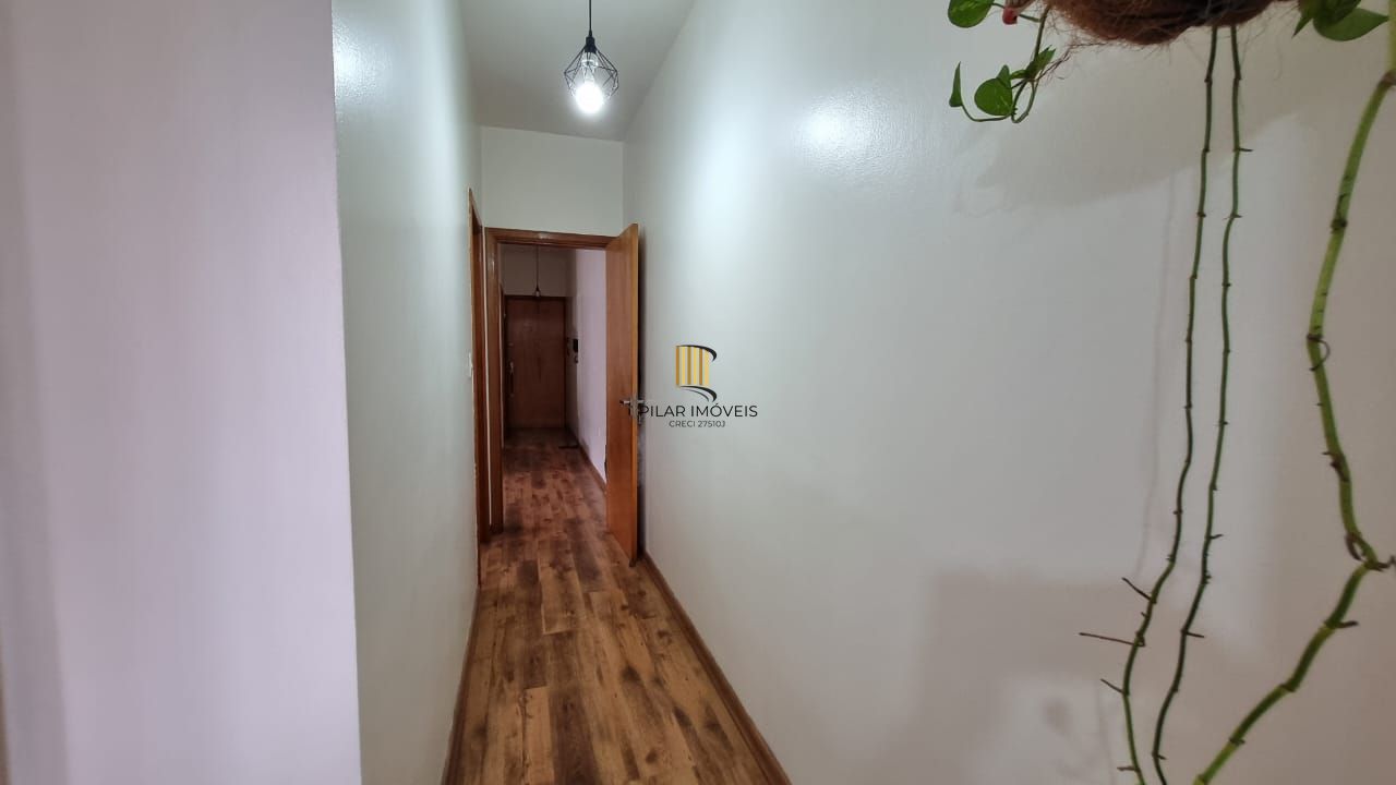 Aproveite o sol e a vista, apartamento para venda de frente com sacada, 2 dormitórios com 1 vaga no bairro Santana em Porto Alegre/RS.