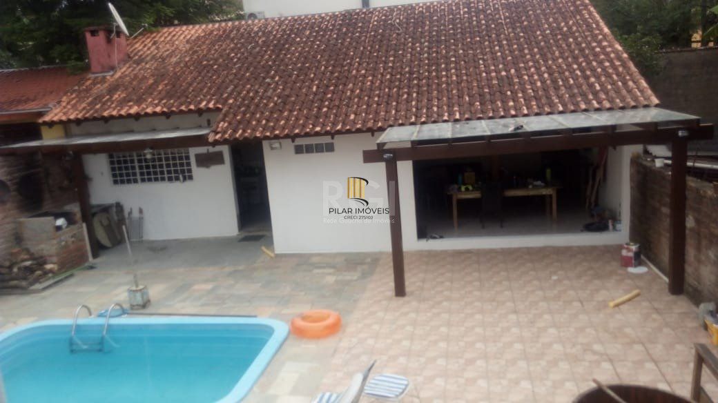 Casa para Venda - 300m², 3 dormitórios, sendo 3 suites, 6 vagas - São Lucas