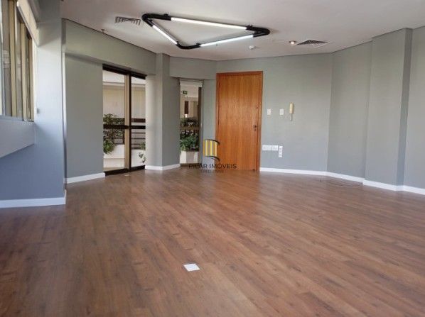 Oportunidade de Investimento. Sala Comercial para venda já locada no bairro Moinhos de Vento. Invista com segurança e rentabilidade imediata.