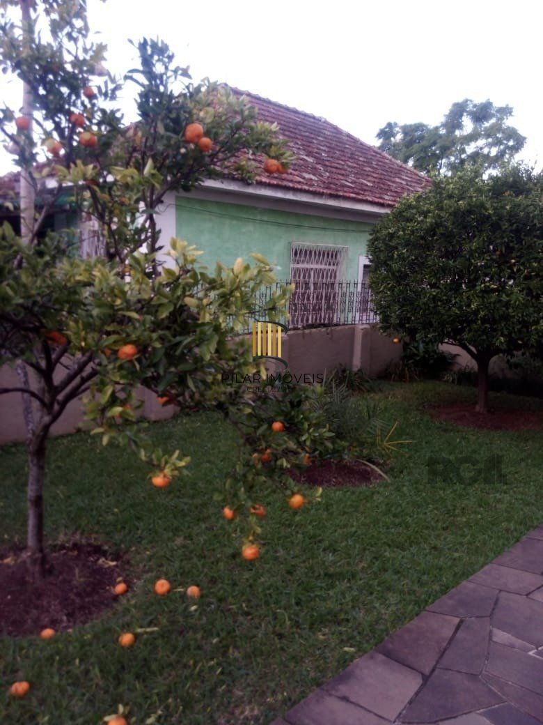 Casa para Venda - 320m², 4 dormitórios, sendo 2 suites, 5 vagas - Santo Antonio