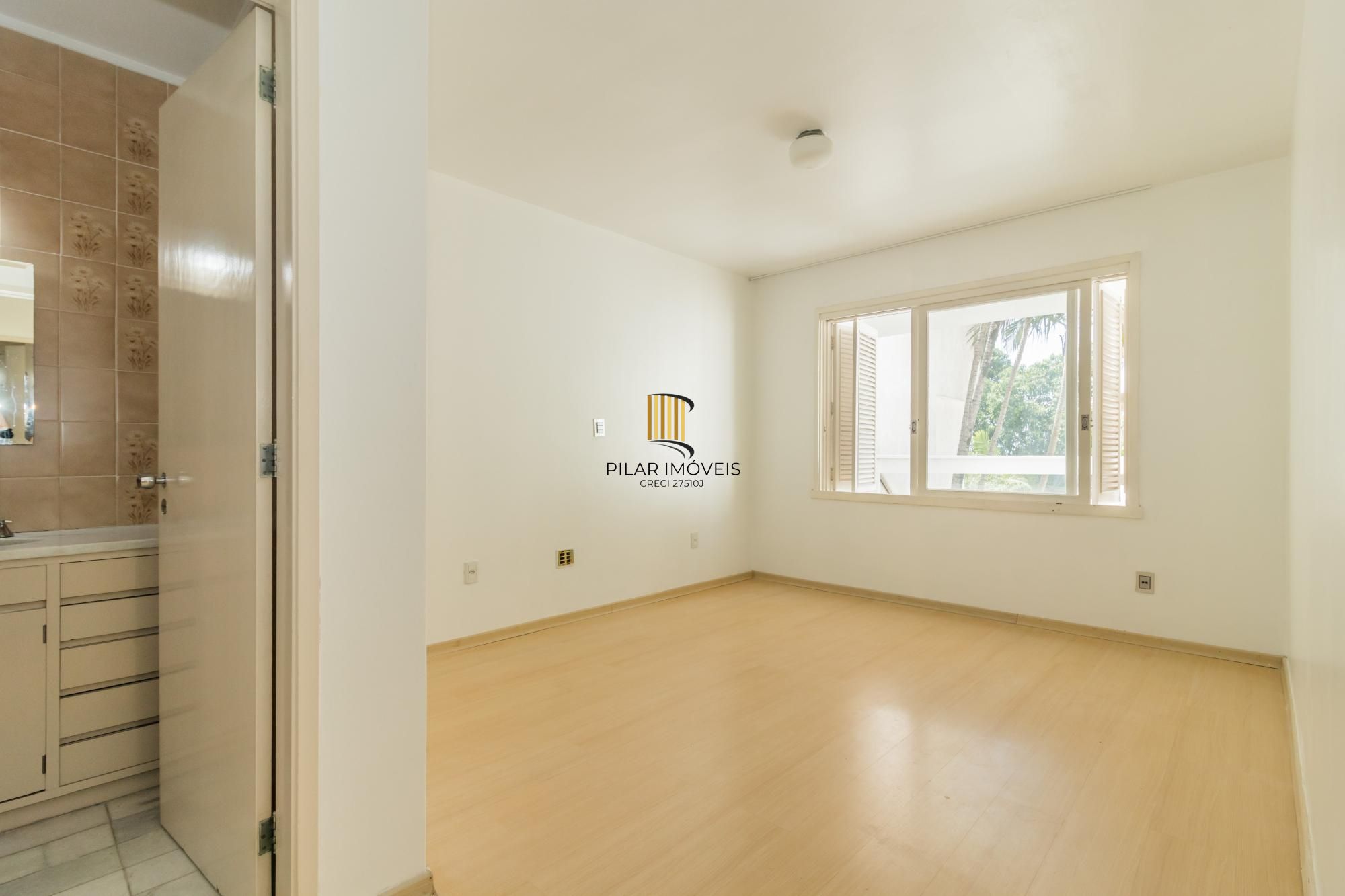 Casa para Venda - 250m², 4 dormitórios, sendo 1 suites, 3 vagas - Menino Deus