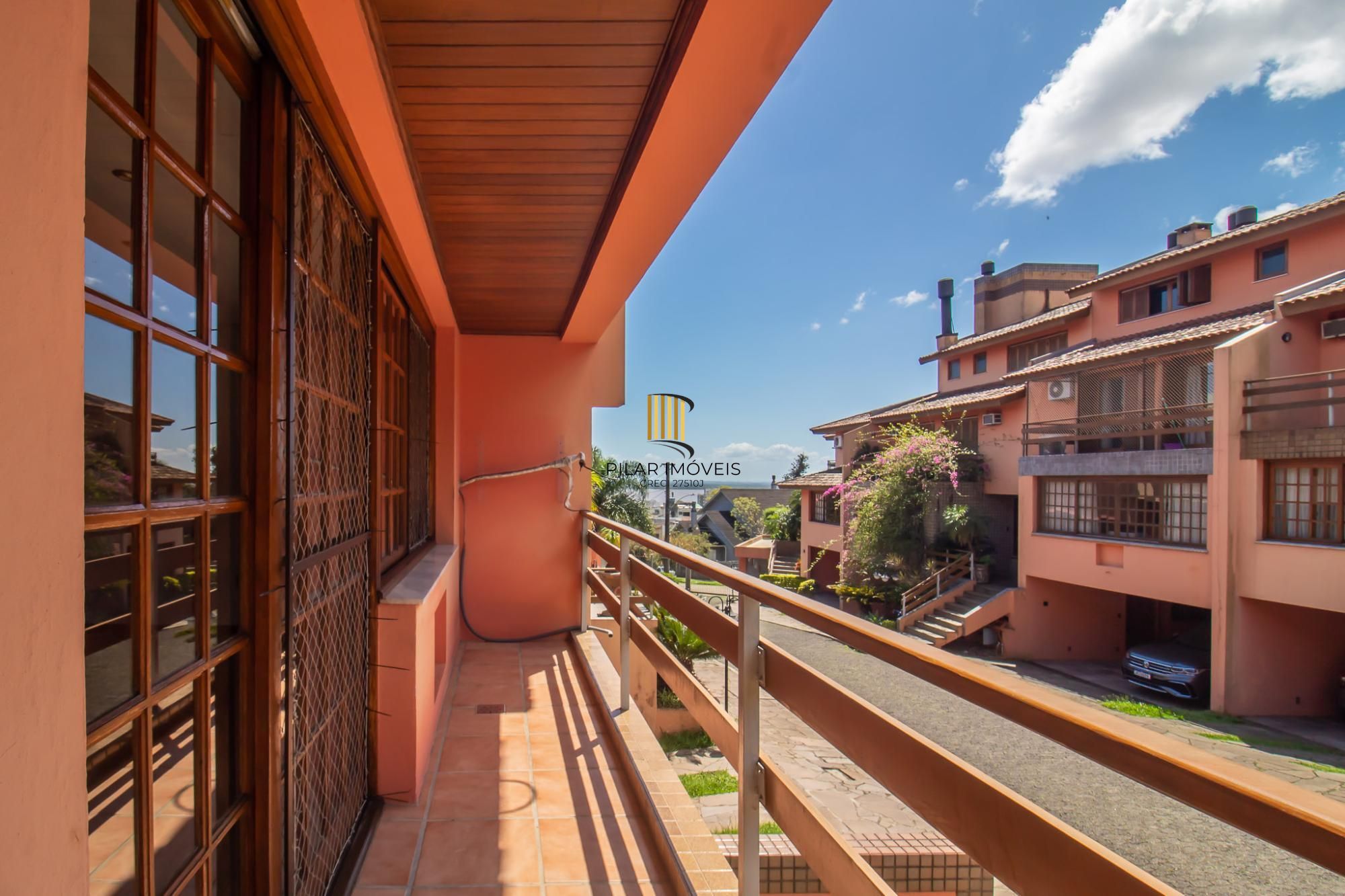 Casa de Condomínio 3 dormitórios no bairro Menino Deus