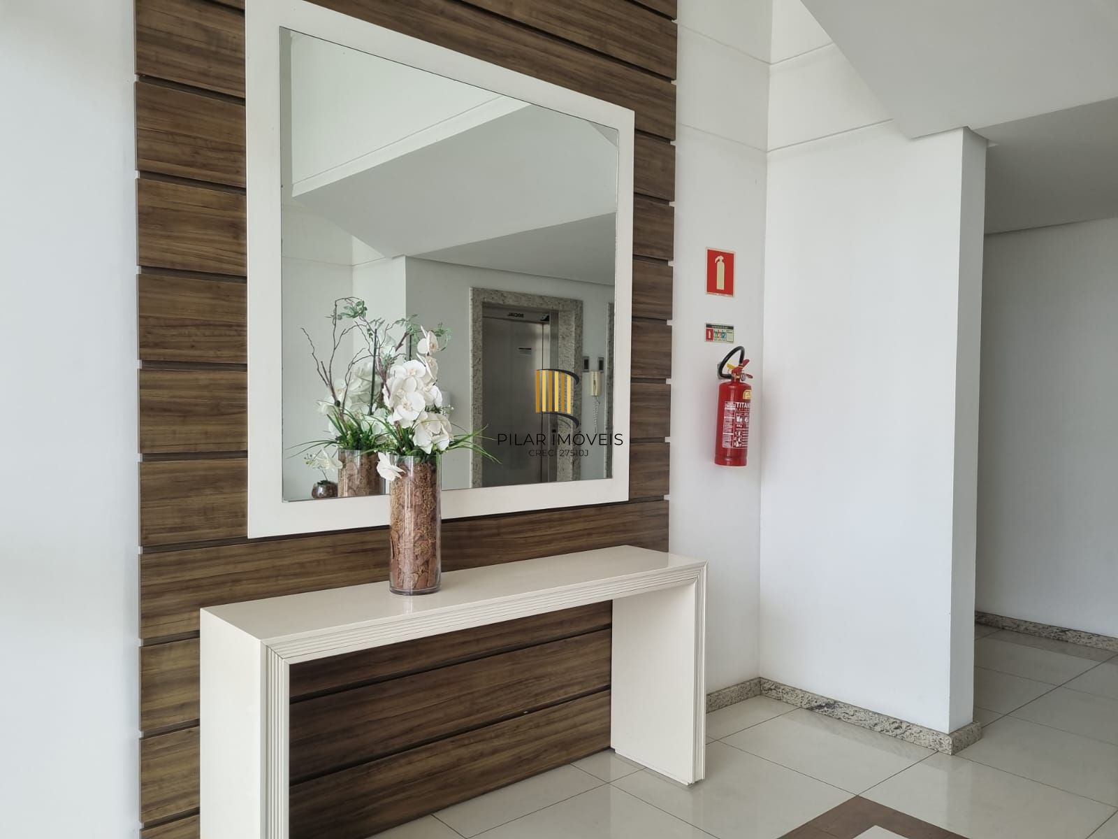 Apartamento de 2 dormitórios com vaga no Bairro Santana