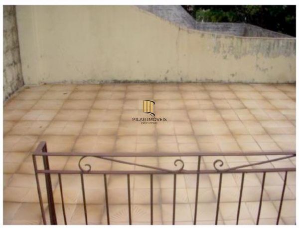 Sobrado para Venda - 240m², 3 dormitórios, sendo 1 suites, 1 vaga - Partenon