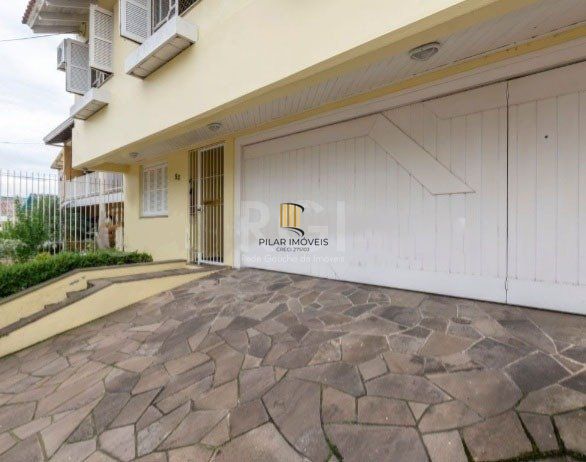 Casa para Venda - 250m², 5 dormitórios, sendo 1 suites, 4 vagas - Sarandi