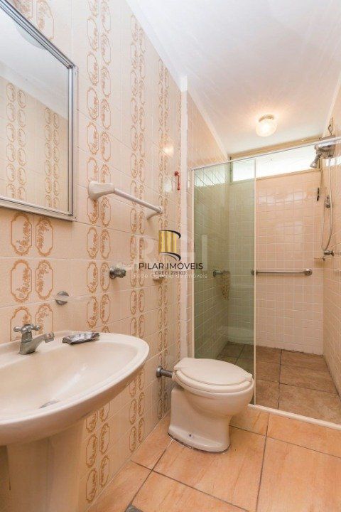 Casa para Venda - 247m², 4 dormitórios, sendo 1 suites, 5 vagas - Glória