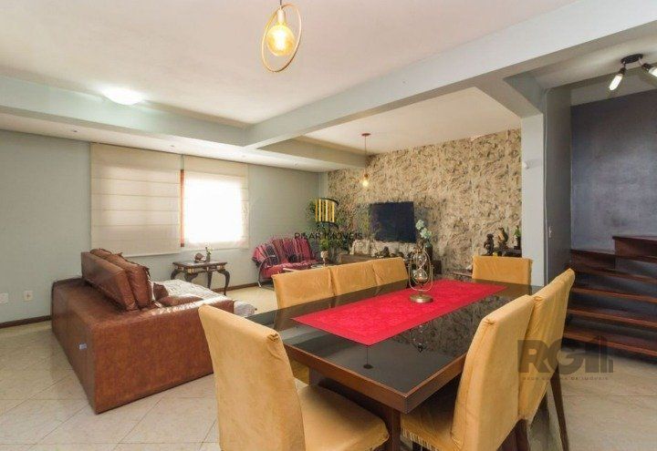Casa de Condomínio 3 dormitórios no bairro Morro Santana