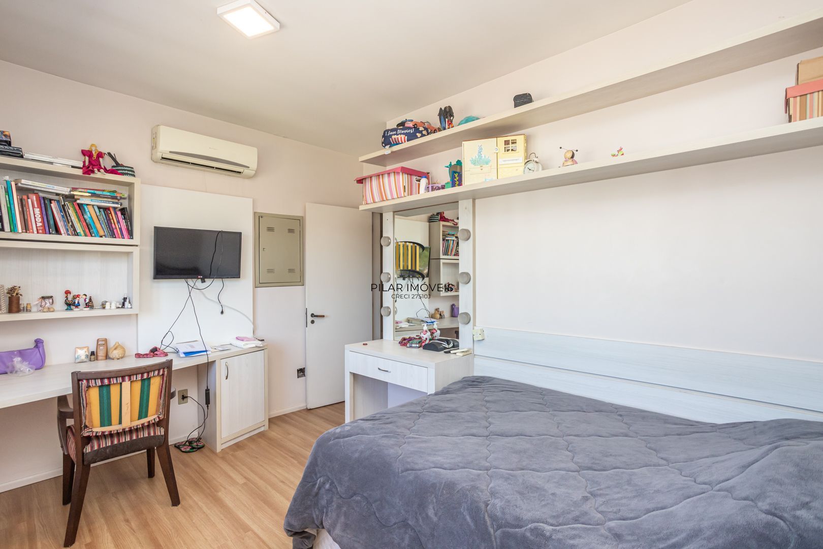 Casa 4 dormitórios no bairro Igara