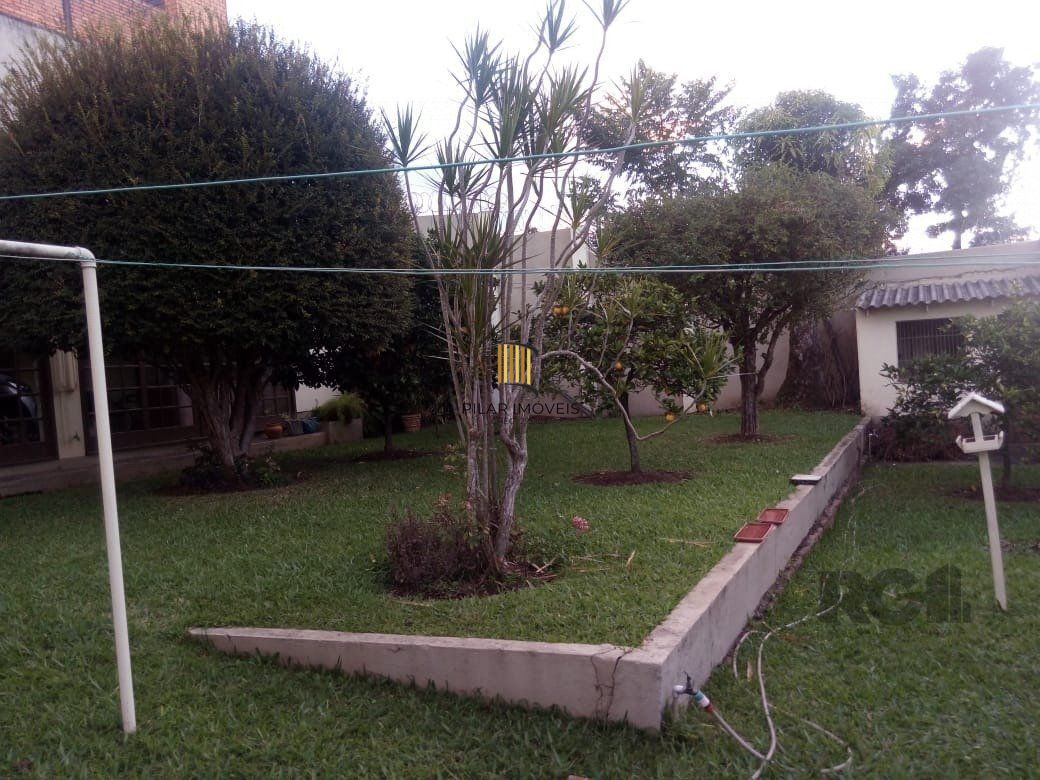 Casa para Venda - 320m², 4 dormitórios, sendo 2 suites, 5 vagas - Santo Antonio