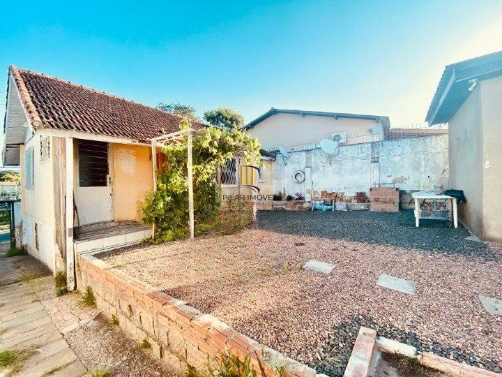 CASA BAIRRO CAMAQUÃ COM 4 DORMITORIOS