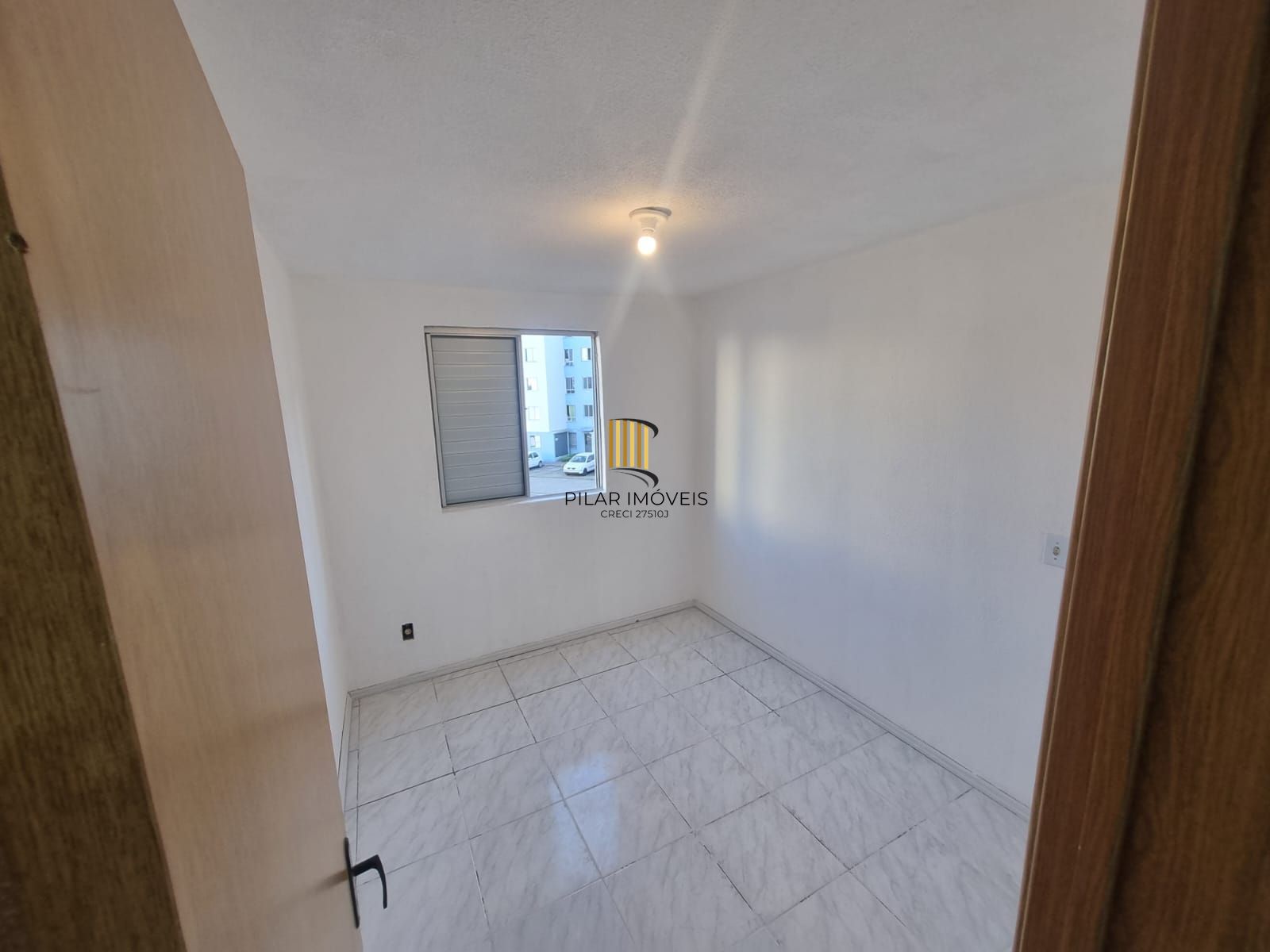 Excelente apartamento de 2 dormitórios, desocupado para venda  no bairro Partenon em Porto Alegre/RS.