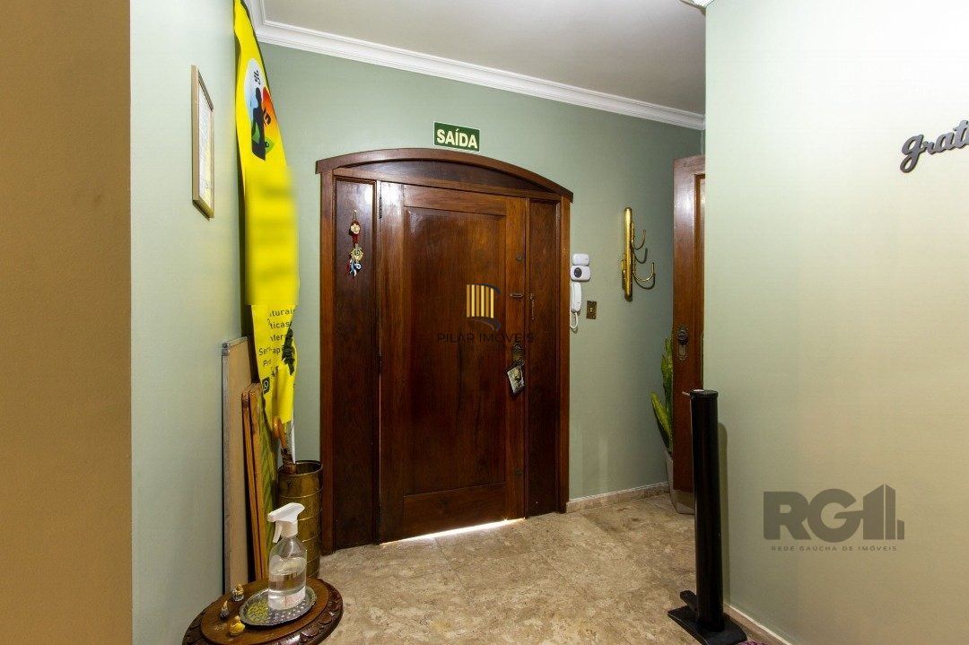 Casa com 07 dormitórios, no bairro Santana, à venda