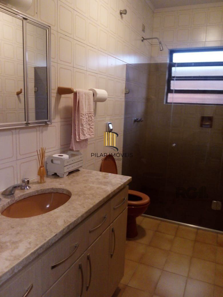 Casa para Venda - 320m², 4 dormitórios, sendo 2 suites, 5 vagas - Santo Antonio