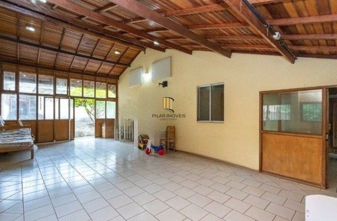 Casa com 2 dormitórios ,sendo 1 suíte para venda no bairro Tristeza em Porto Alegre/RS.