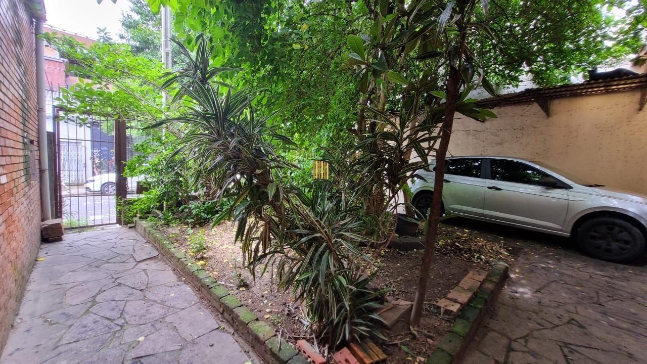Casa estilo sobrado para venda de 3 dormitórios  com  2 vagas de garagem no bairro Cidade Baixa em Porto Alegre/RS.