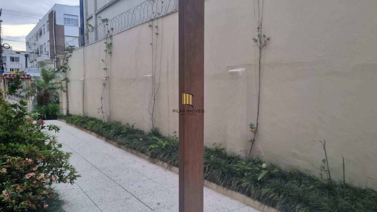 Aproveite o sol e a vista, apartamento para venda de frente com sacada, 2 dormitórios com 1 vaga no bairro Santana em Porto Alegre/RS.