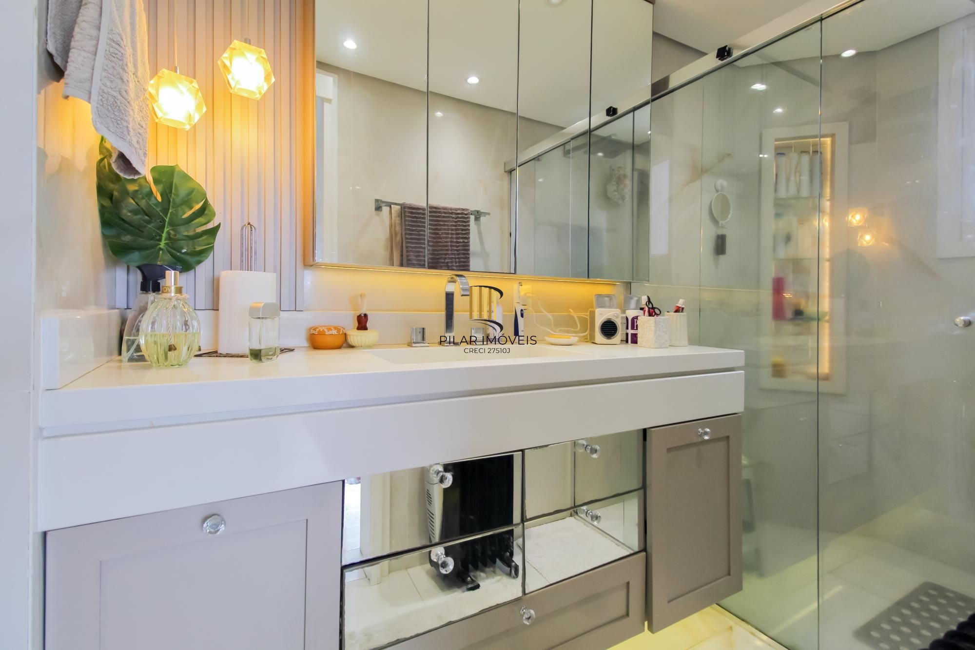 Apartamento 3 dormitórios no bairro Menino Deus