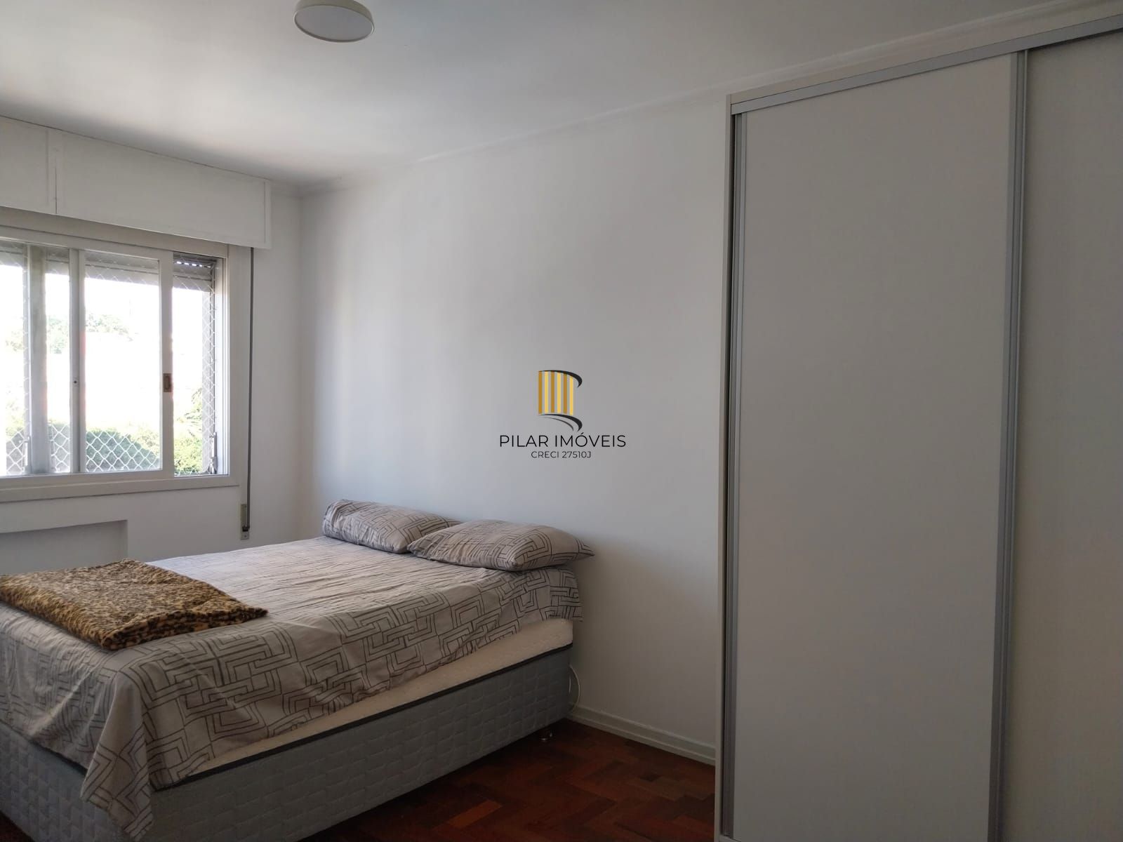 Apartamento de 2 dormitórios com vaga de garagem e sacada no Bairro Santana