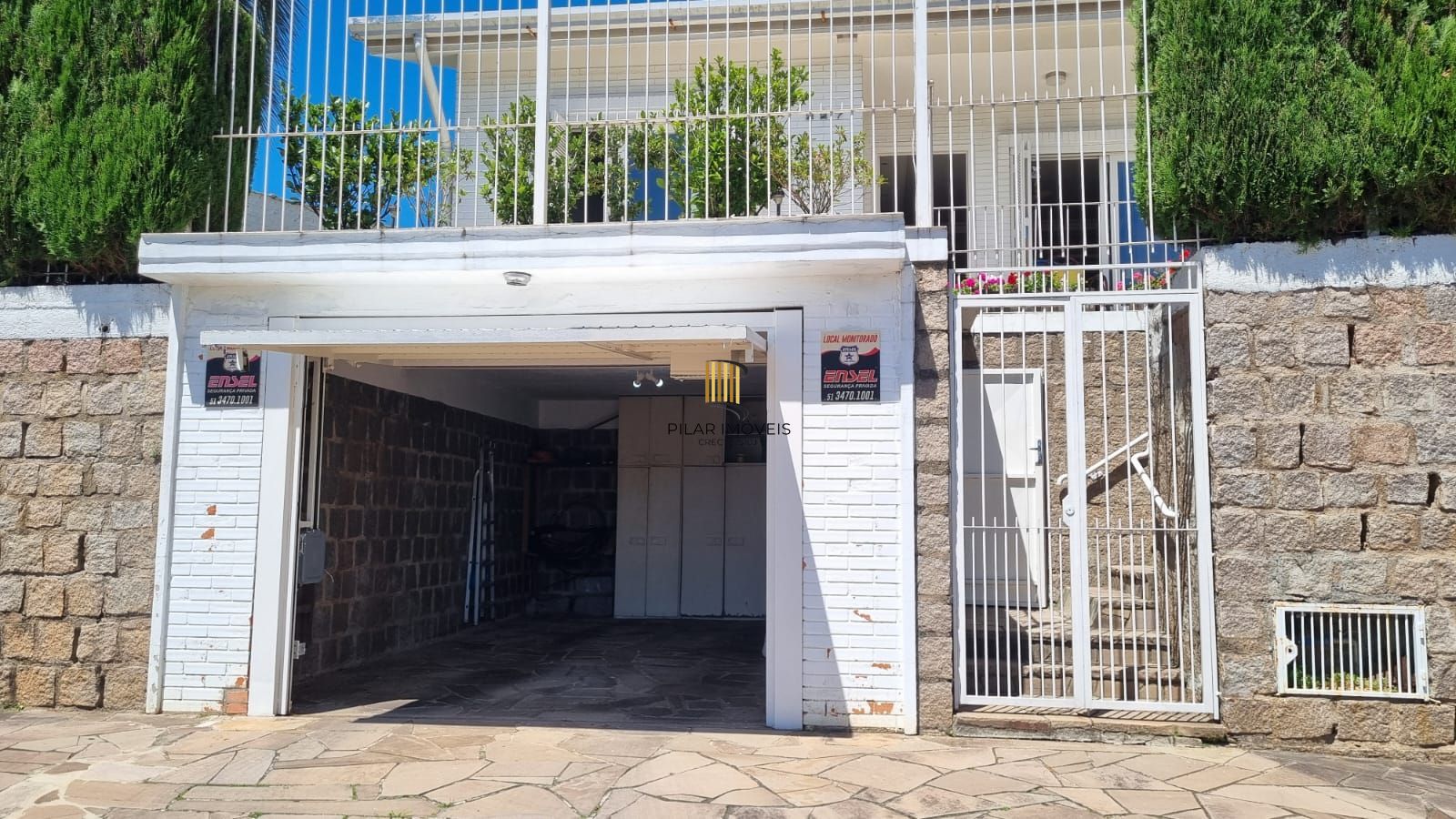 Casa Espetacular com Vista Deslumbrante, Reformada por Arquiteto de 2 dormitórios, suíte, próximo a PUC e Carrefour no bairro Partenon em Porto Alegre/RS/