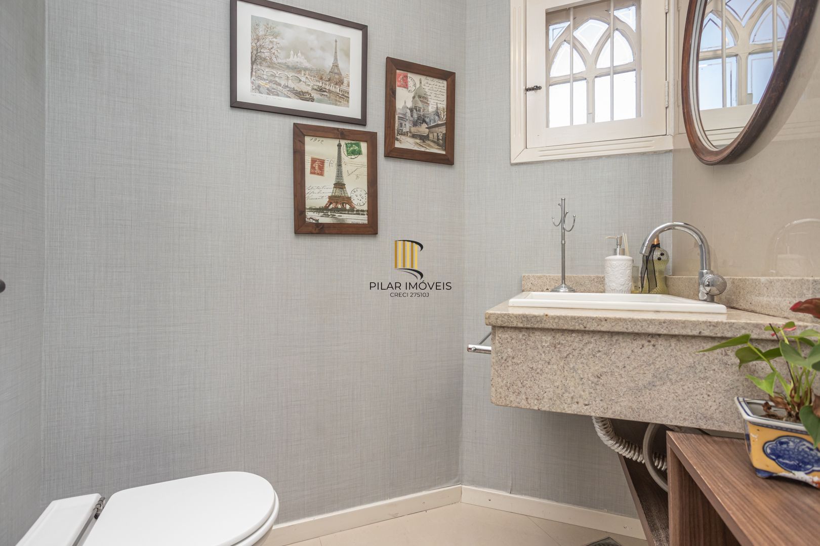 Casa 4 dormitórios no bairro Igara