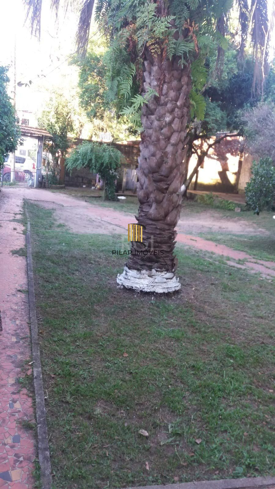 CASA EM 2 TERRENOS NO BAIRRO MEDIANEIRA