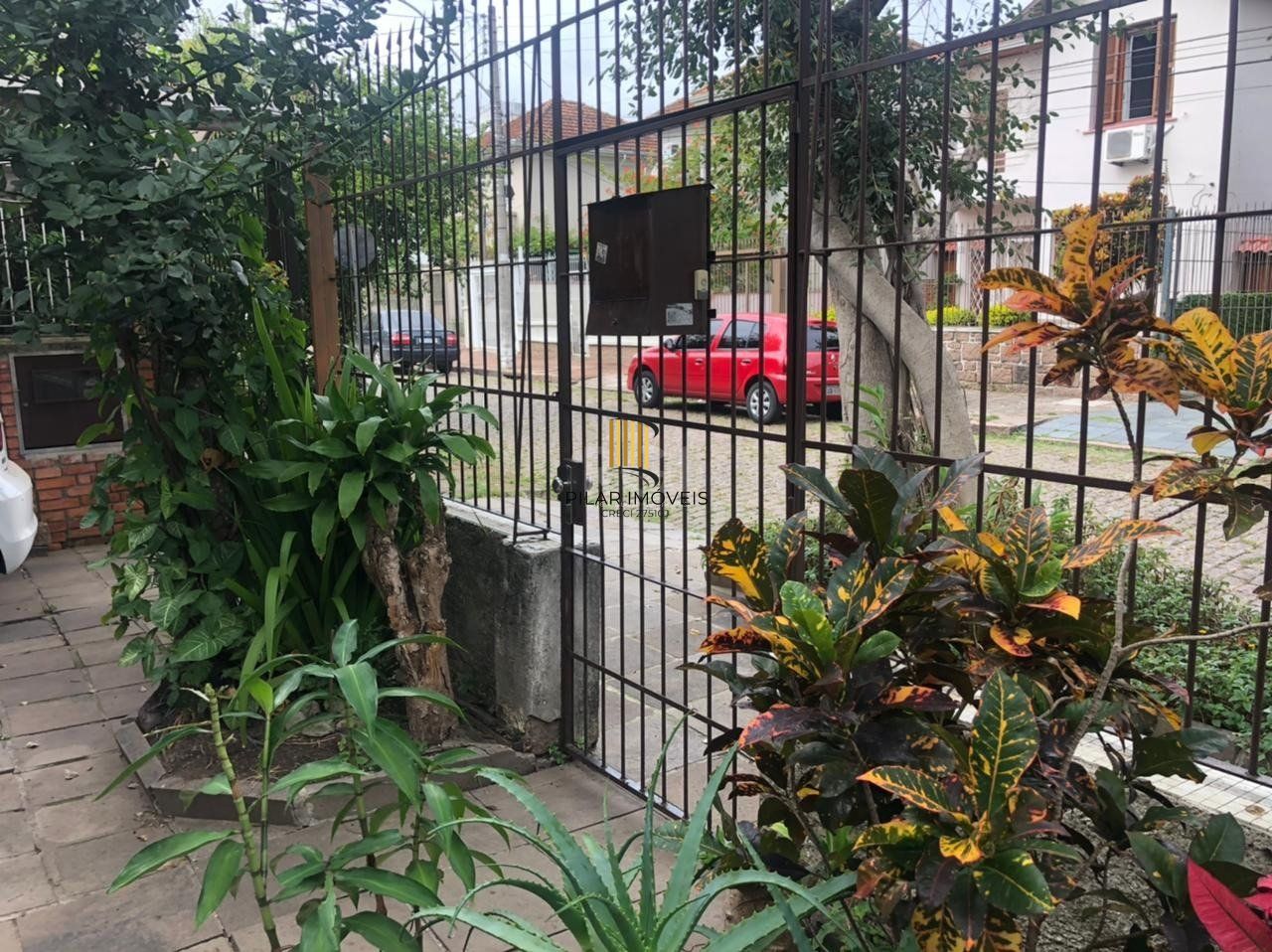 Casa para Venda - 336m², 4 dormitórios, sendo 1 suites, 2 vagas - Azenha