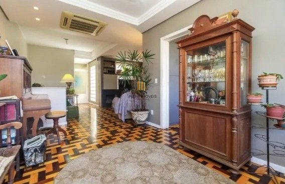 Casa para Venda - 115m², 3 dormitórios, 1 vaga - Petrópolis