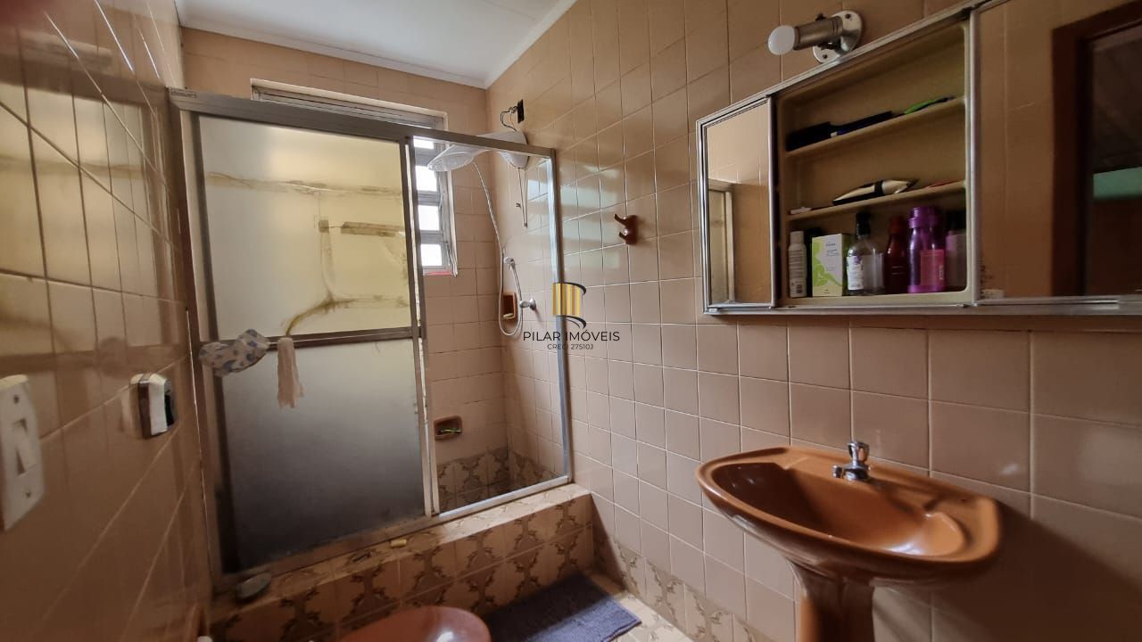 Casa estilo sobrado para venda de 3 dormitórios  com  2 vagas de garagem no bairro Cidade Baixa em Porto Alegre/RS.